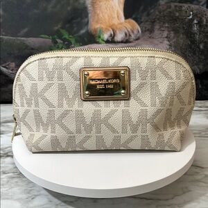 Michael Kors Vanilla MK Jet Set Dome Zip Cosmetic Pouch Travel Makeup Bag Clutch